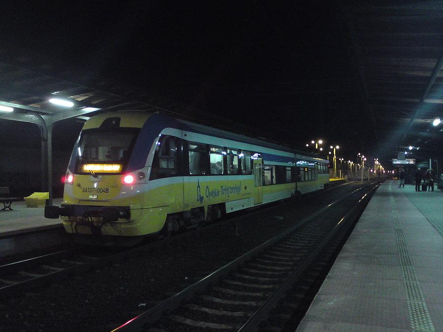 Oczekujący regio "Student" rel. Nysa - Wrocław Główny