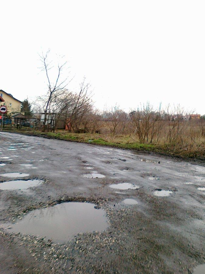 Spróbowałam przejechać, jak Katanka,do Sochaczewskiej po zjeździe z wiaduktu. Nawierzchnia jak widać