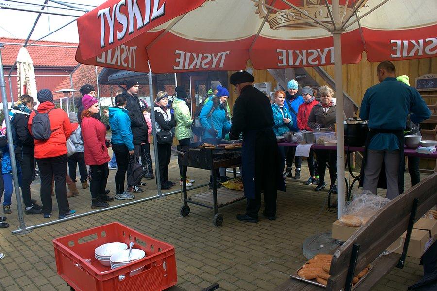 W kolejce po jedzonko