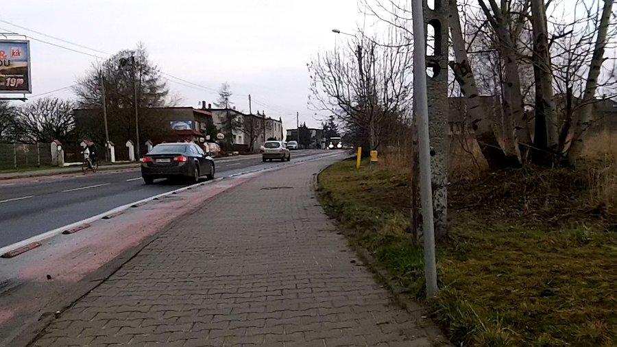 Przymusowe parkowanie na chodniku