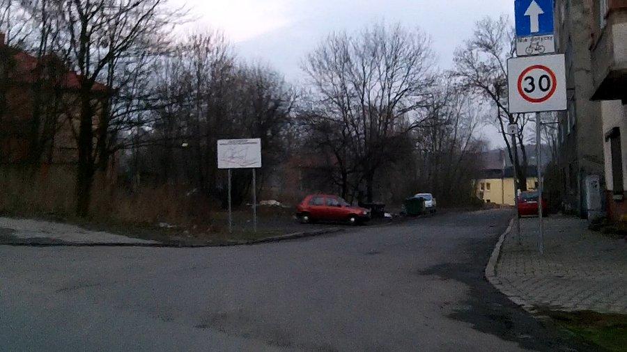 Wjazd na "nową" ścieżkę rowerową wzdłuż Potoku Bielszowickiego