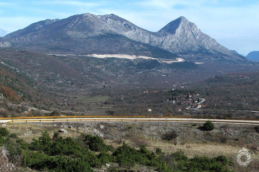 Dolina z podjazdu