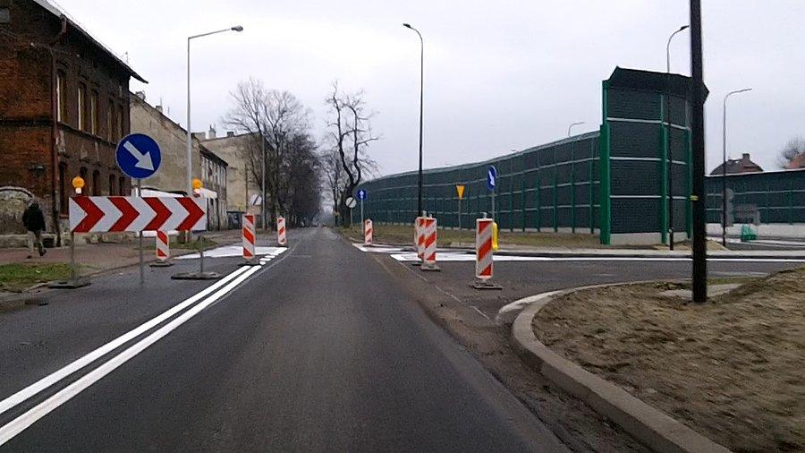 Nowe malowania, mogli wymienić przy okazji asfalt