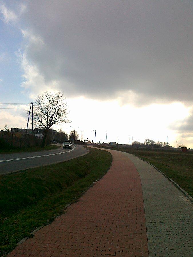 Słońce walczy z chmurami
