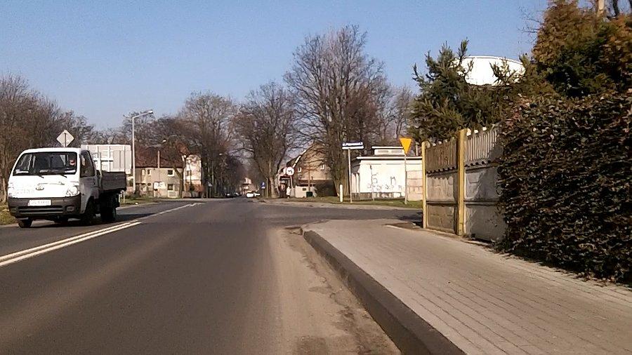 ... 16 sekund... musiałem zwolnić do jakiś 15-16 km na rondzie