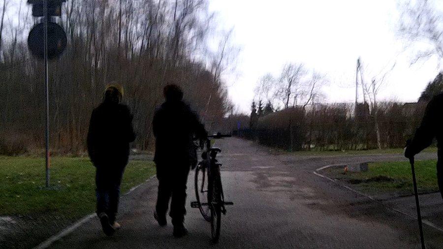 Siódma rowerzystka... tym razem piesza