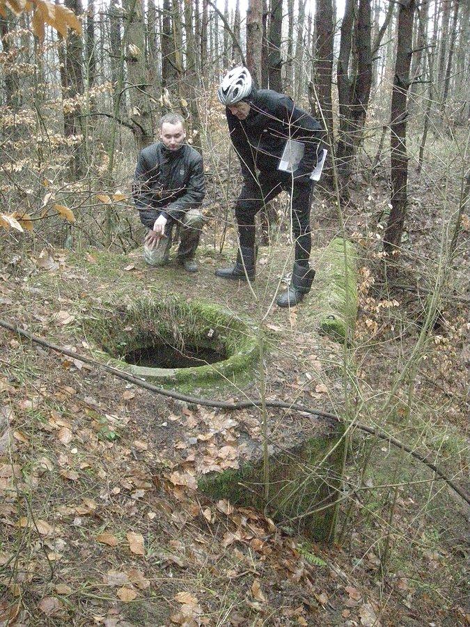 Z łowcą przygód przy jednym z bunkrów w Przymiłowicach