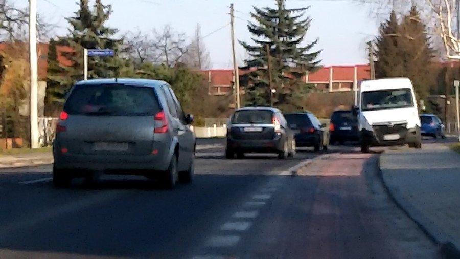 Kochłowice - rowerówka... choćby z tego powodu powinno się zlikwidować odbojniki