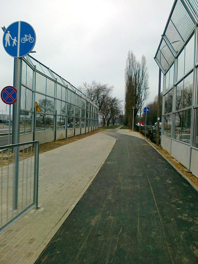 W tę stronę wyprowadzona jest na Lazurową