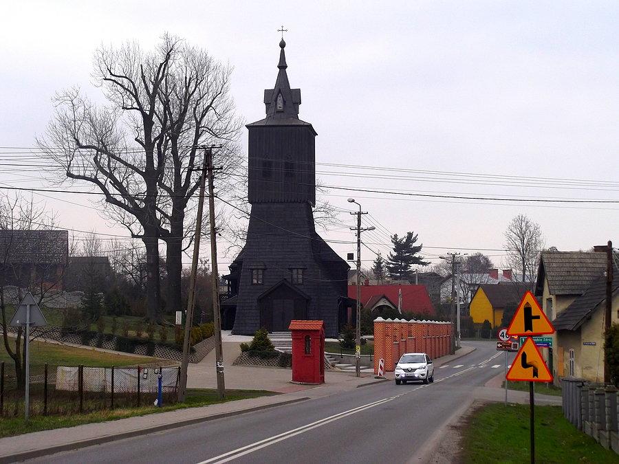 Drewniany kościół w Gołkowicach