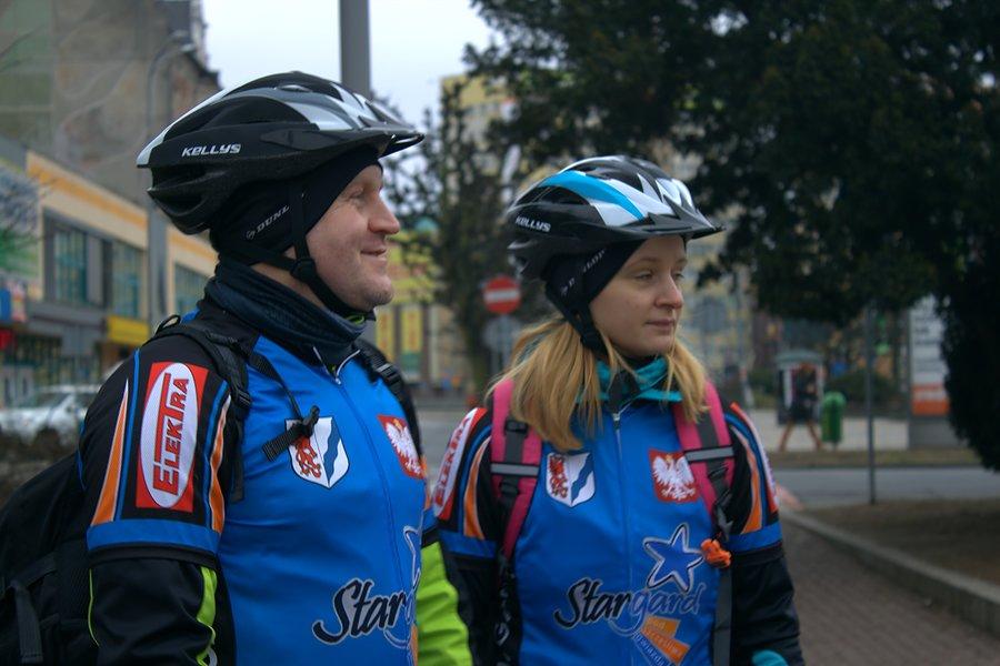 Beata i Arek na Placu Lotników
