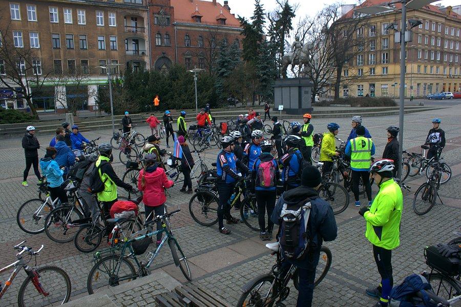 A na Placu Lotników coraz więcej rowerzystów