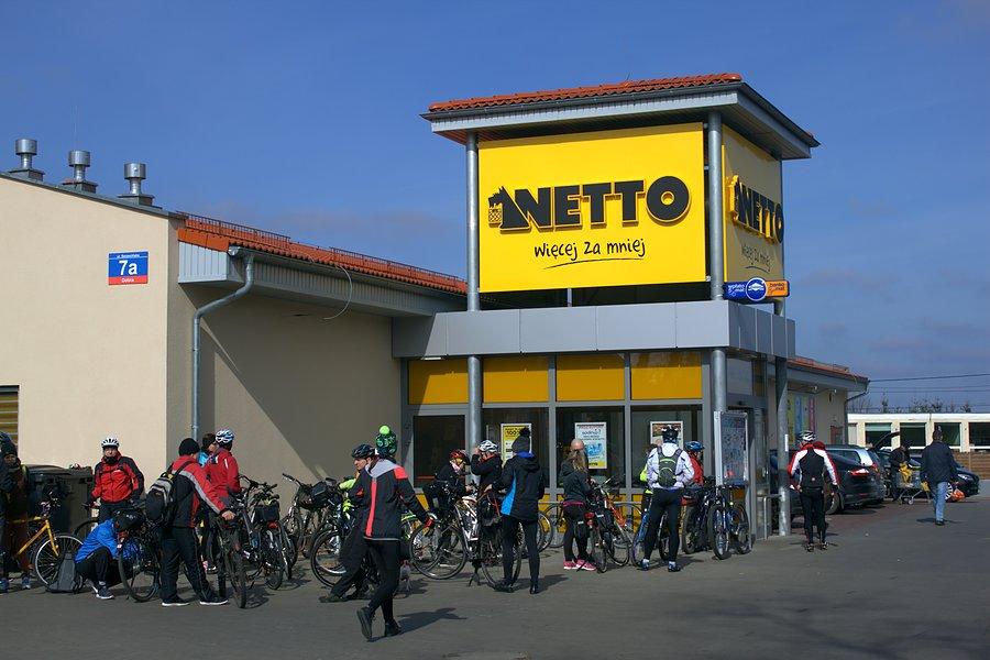 Przed Netto w Dobrej