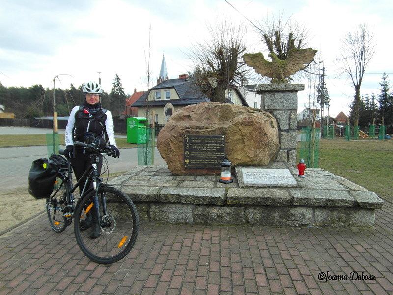Pomnik w Mikołajkach Pomorskich