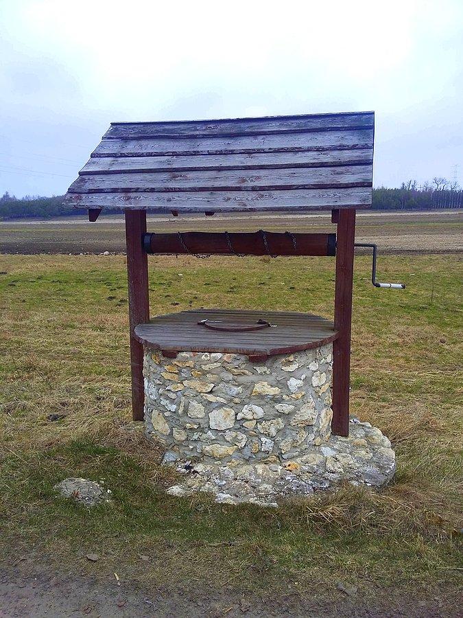 Swojska studnia w Zrębicach