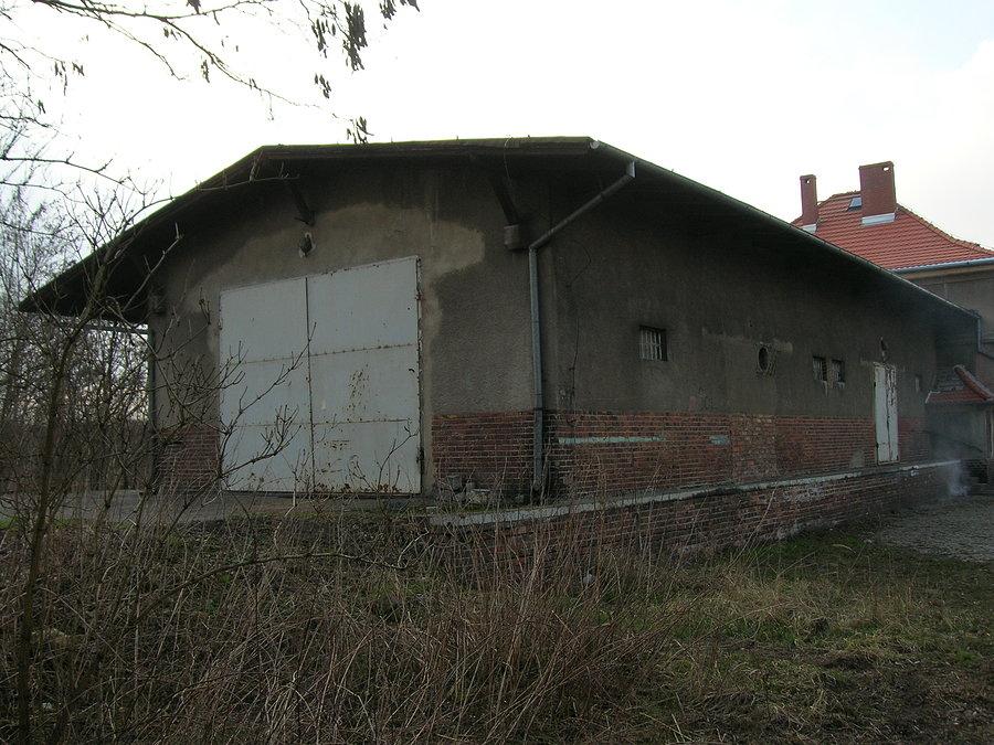 Nieczynna stacja kolejowa w WIeszowej