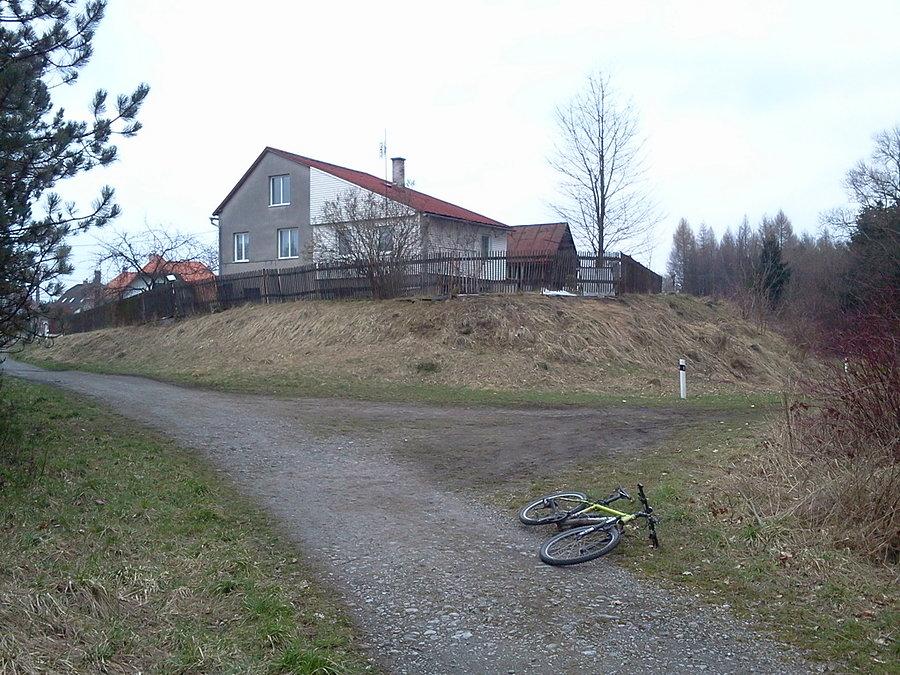 Dobra, dom stoi na miejscu dawnego gródka sredniowiecznego