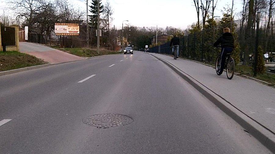 Kolejni rowerzyści