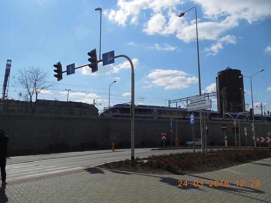 ED161 PESA DART odjeżdża z dworca w Katowicach