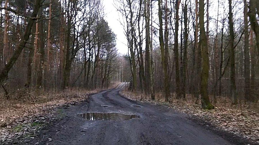 Krótki podjazd pod drogę na hałdę