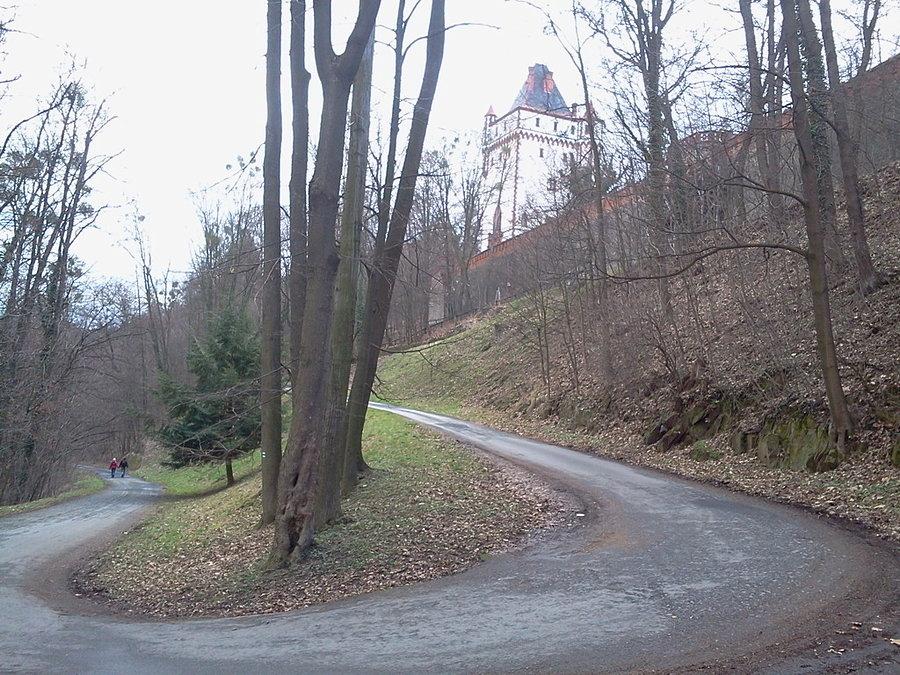 Podjazd na zamek od tyłu