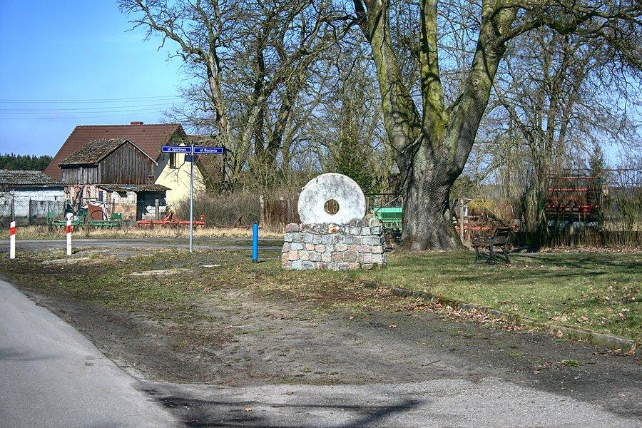 Kamień młyński w Sownie