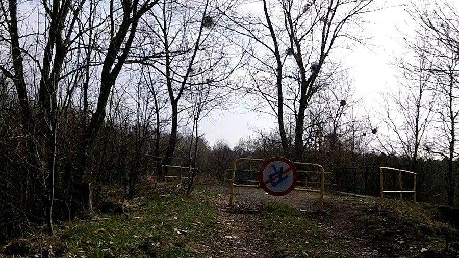 Nowe barierki i znak
