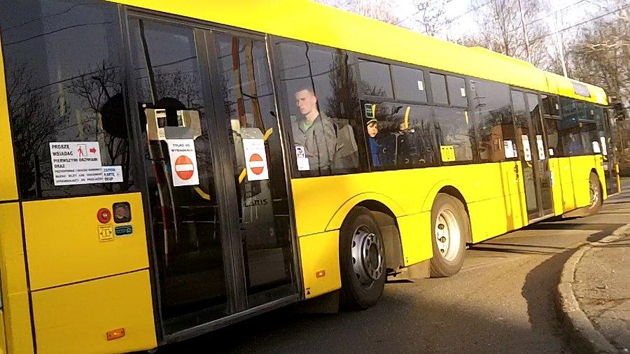 Strasznie się męczył na tym skrzyżowaniu... dziwne bo innych samochodów nie było