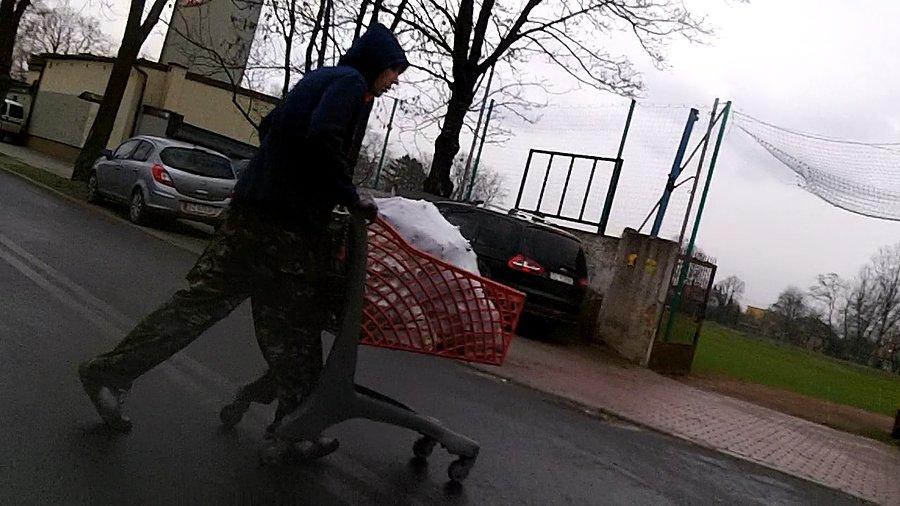 Po co mu ten wózek... na grilla się nie nada