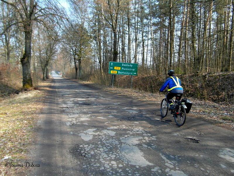Kierujemy się małoruchliwą ulicą na miejscowość Wiewiórki