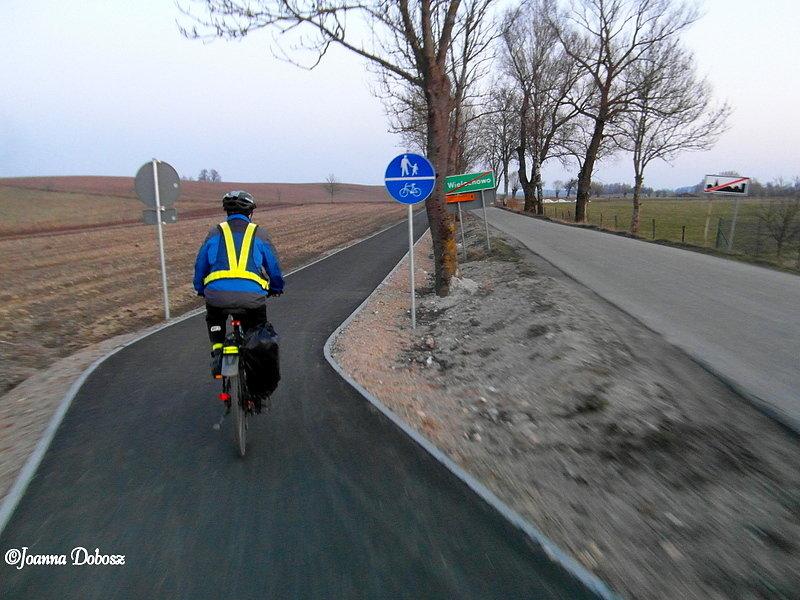 Noo i piękna droga rowerowa aż 2 km prowadząca do Lidzbarka Warmińskiego
