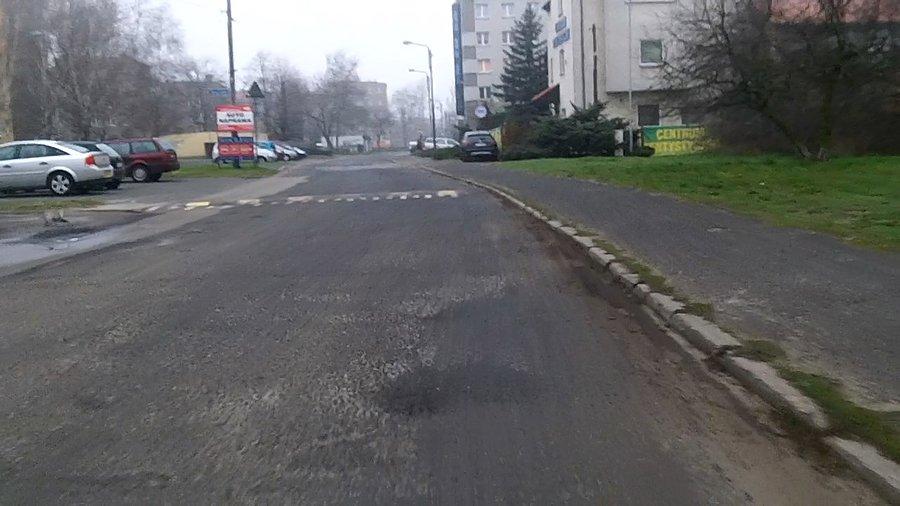 Pogoda taka sobie, słońca nie ma... wieje wiatr... delikatnie coś siąpi