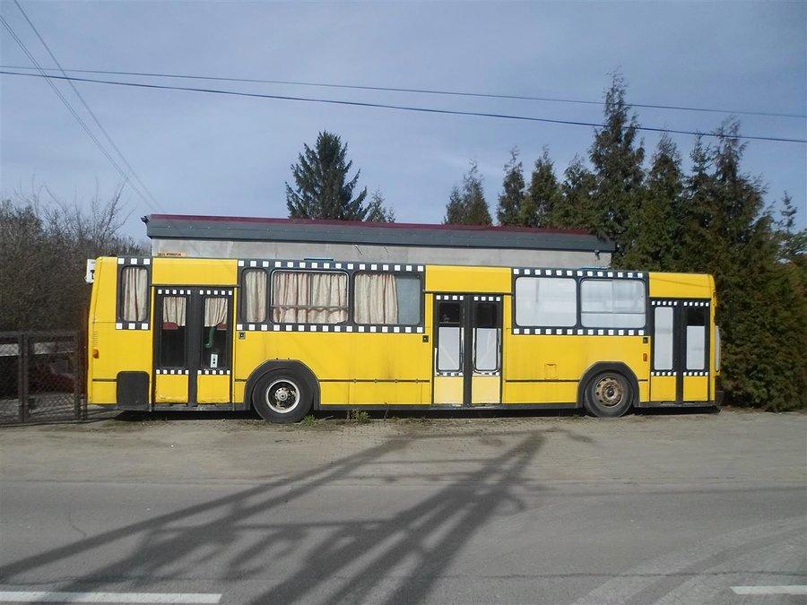 Nie ma kto wyjechać, ten co parkował już nie umie? Dziekanów