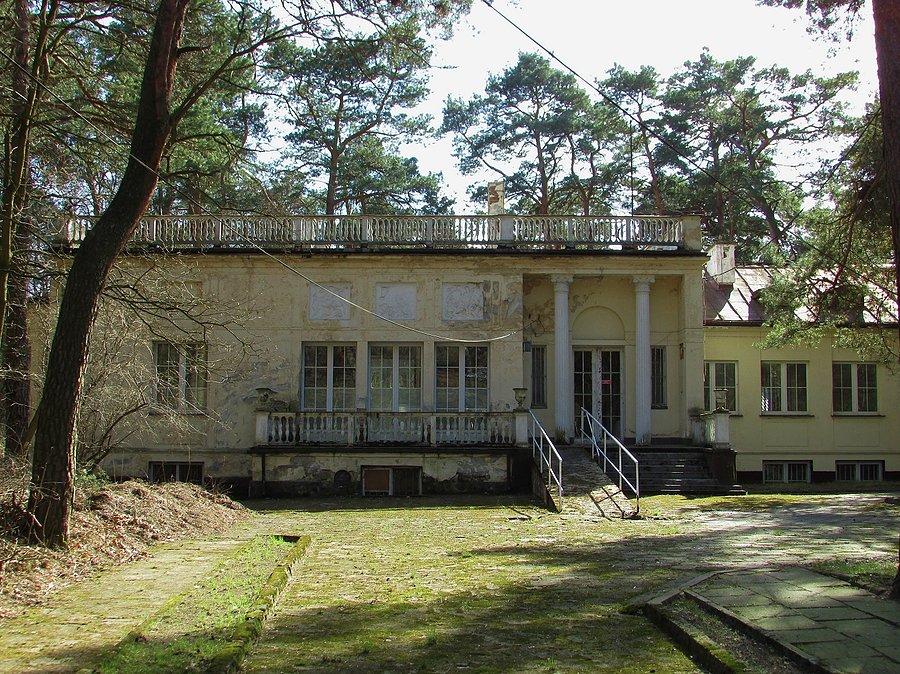 Skolimów - opuszczony Instytut Reumatologii w willi Glassa