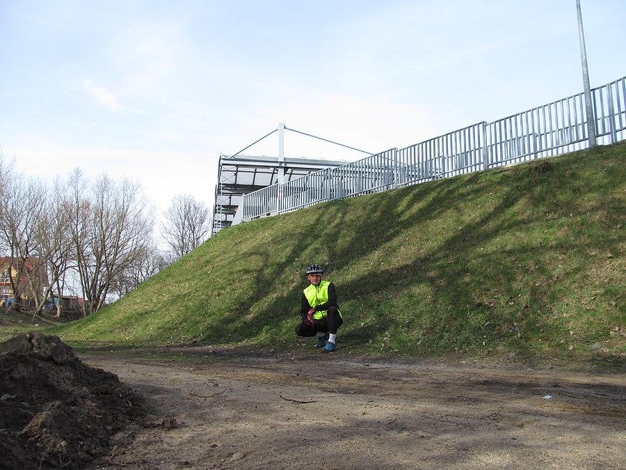 A to już wspomniany fragment rawelinu ulokowany w trybunie stadionu