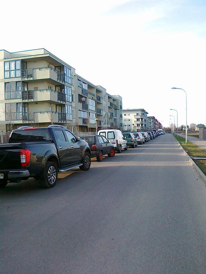 Nowe osiedle. Za mało parkingów, a moze za dużo aut?