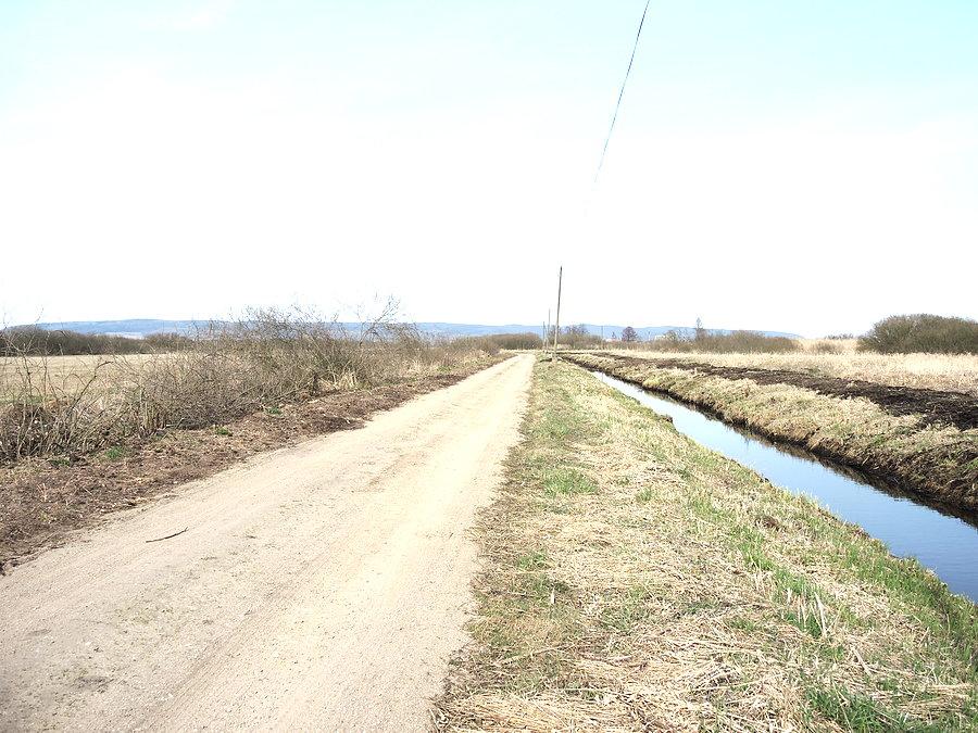 Terenowa droga do śluzy Nr 11