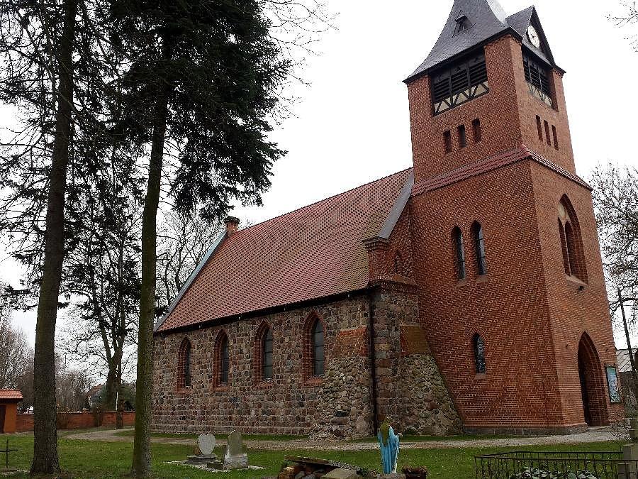 Wołoczkowo - Kościół parafialny p.w. MB Szkaplerznej z 2 poł. XIII-XIVw