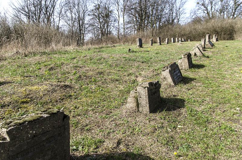 Kwatera wojenna na cmentarzu ewangelickim w Brzezinach