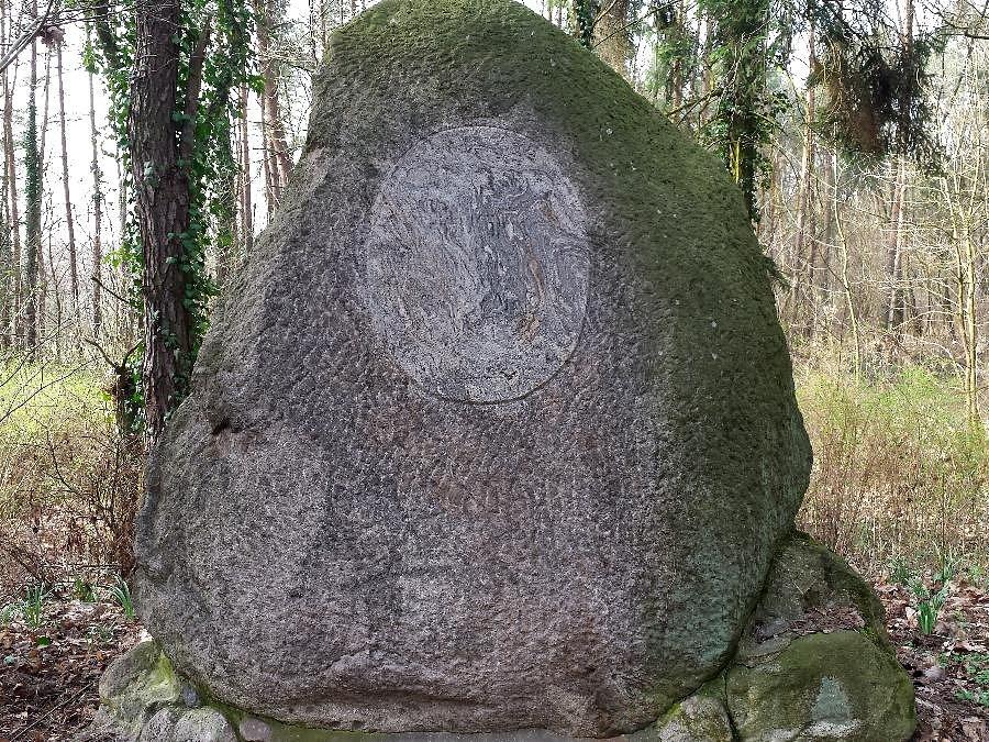 Pomnik poświęcony mieszkańcom wsi poległym w I wojnie światowej w Rogowie