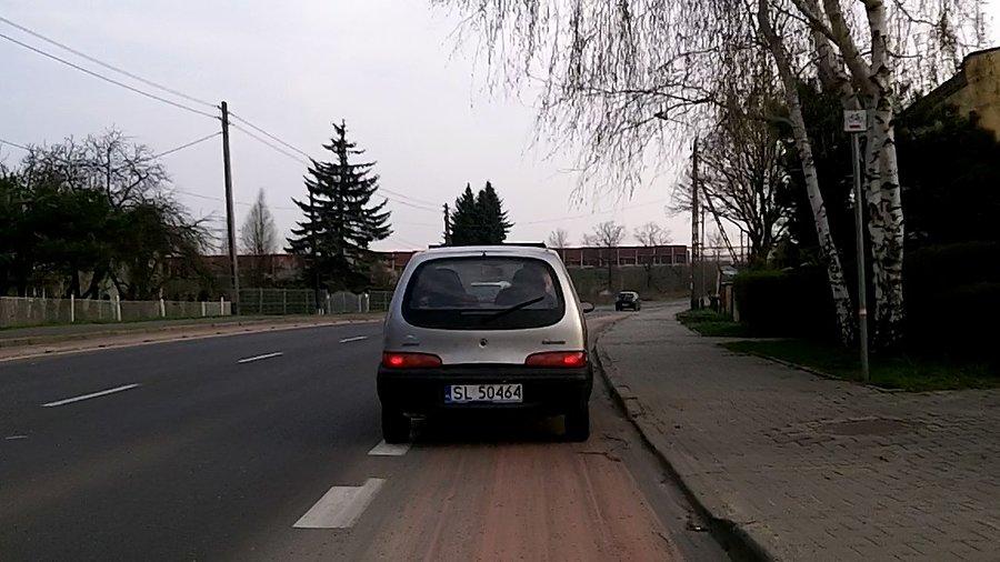 Jakiś sprytek próbuje ruszyć z DDRki w Kochłowicach