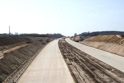 Nad budowaną autostradą A1 tuż za wsią Moskwa