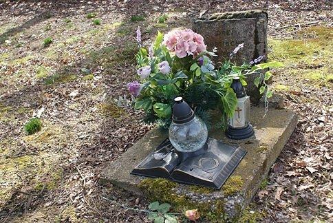 PK 12 - Grzmiąca - cmentarz mariawicki - mogiła zbiorowa kryje szczątki trzech rosyjskich żołnierzy