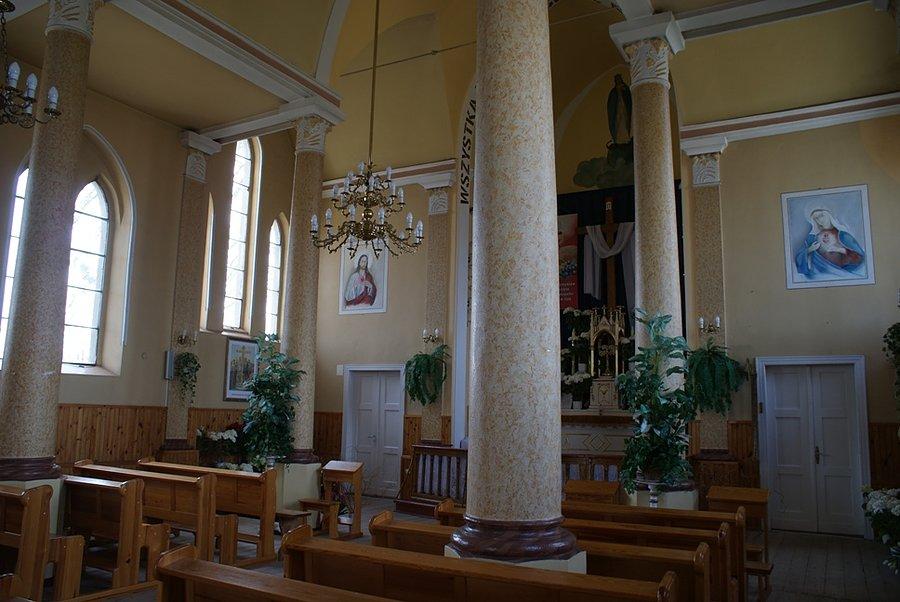 Wnętrze kościoła mariawitów w Grzmiącej