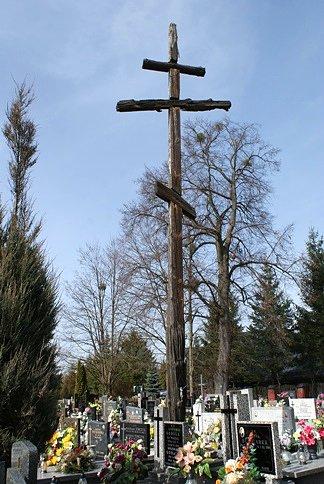 PK 5 - Brzeziny cmentarz katolicki.......jedynym śladem po kwaterze wojennej jest drewniany krzyż prawosławny