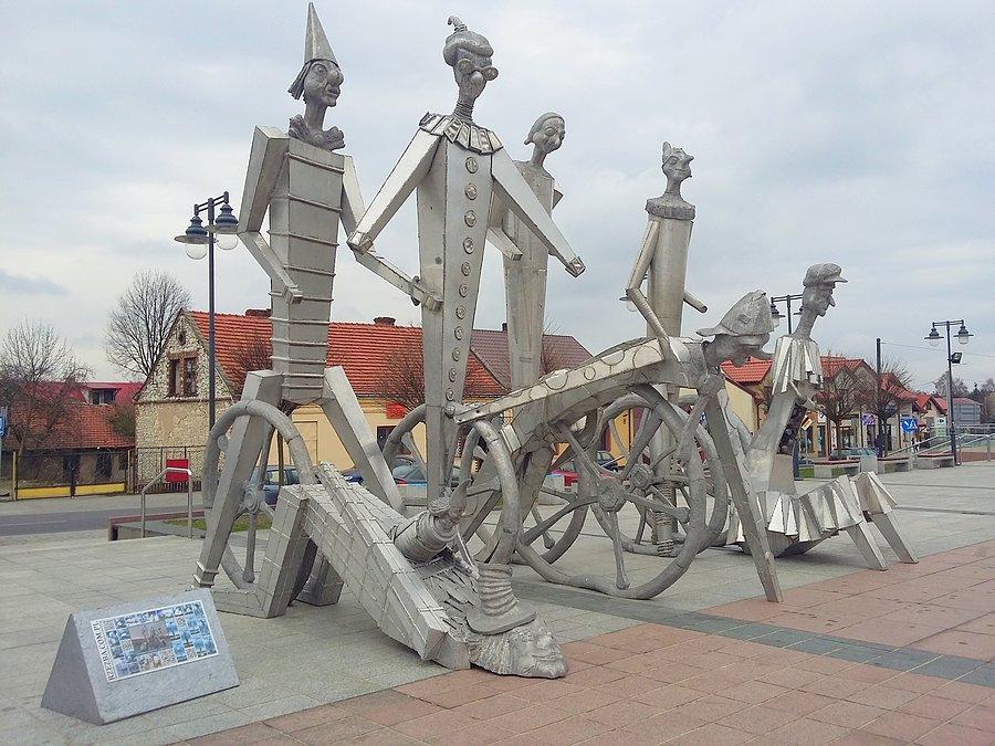 Rzeźby na olsztyńskim rynku I