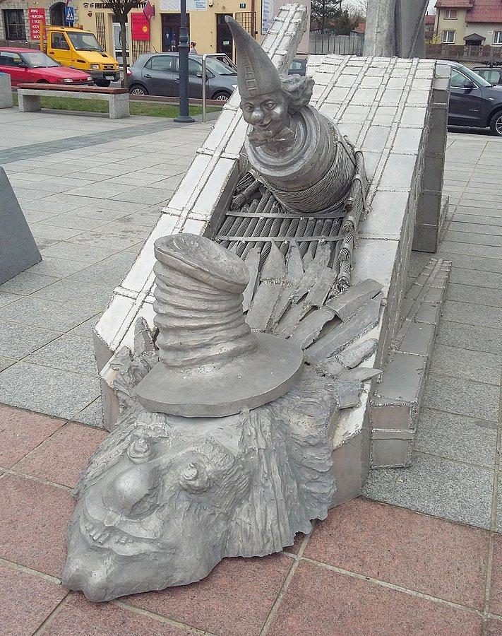Rzeźby na olsztyńskim rynku IV