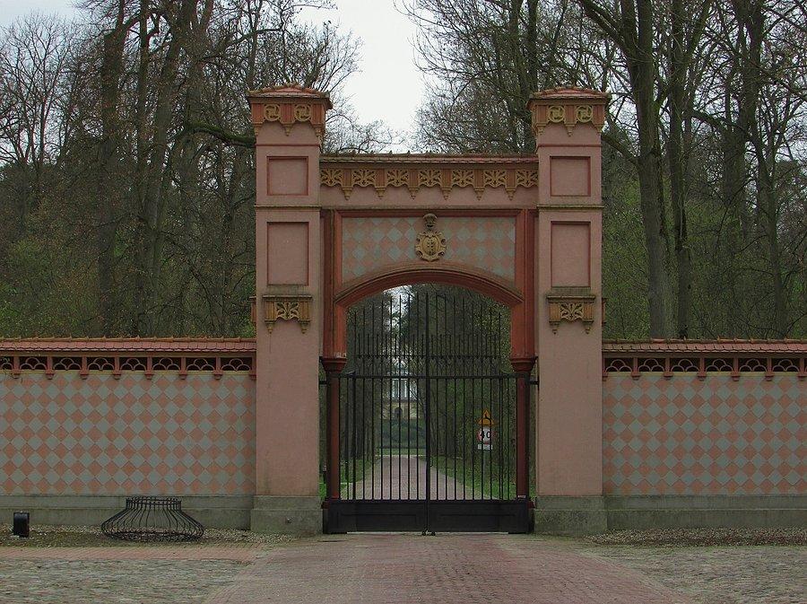 Natolin - Brama Mauretańska