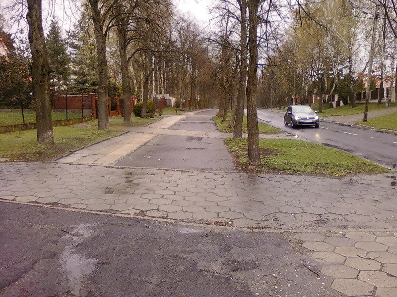 DDR wzdłuż Wycieczkowej