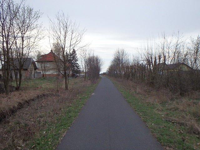 Fragment ścieżki rowerowej w Zamku Bierzgłowskim w kierunku Unisławia